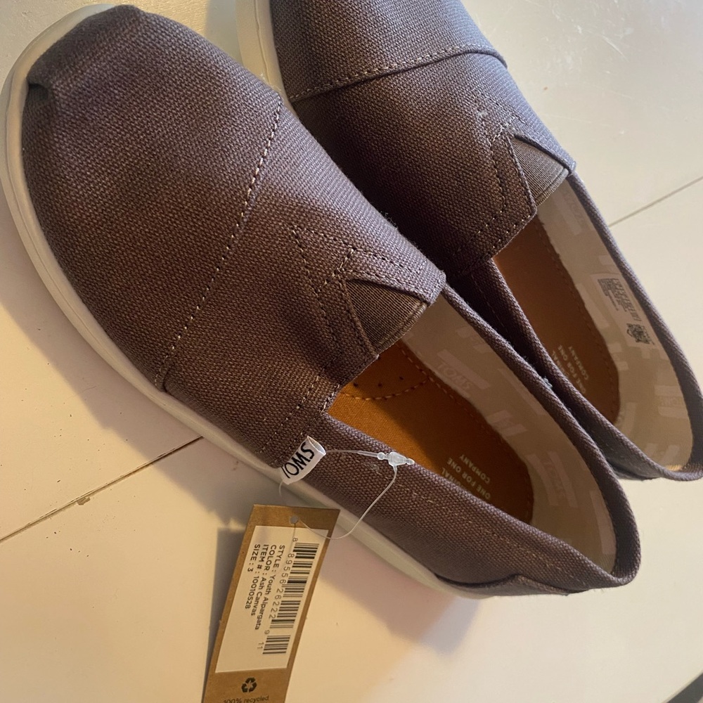 TOMS  Casual Slip-On Shoes - Gray size 3